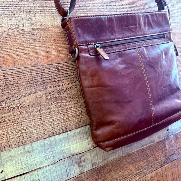 Unisex Jack Georges Voyagers Collection Leather Crossbody - Picture 5 of 16